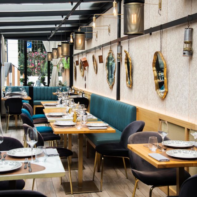 On vous garde une table ?✨

👨‍🍳 @ronankernen_chef 
📸 @agence_avaelys 
#lapetiteferme #aixmaville #aixenprovence #restaurant #chefronan